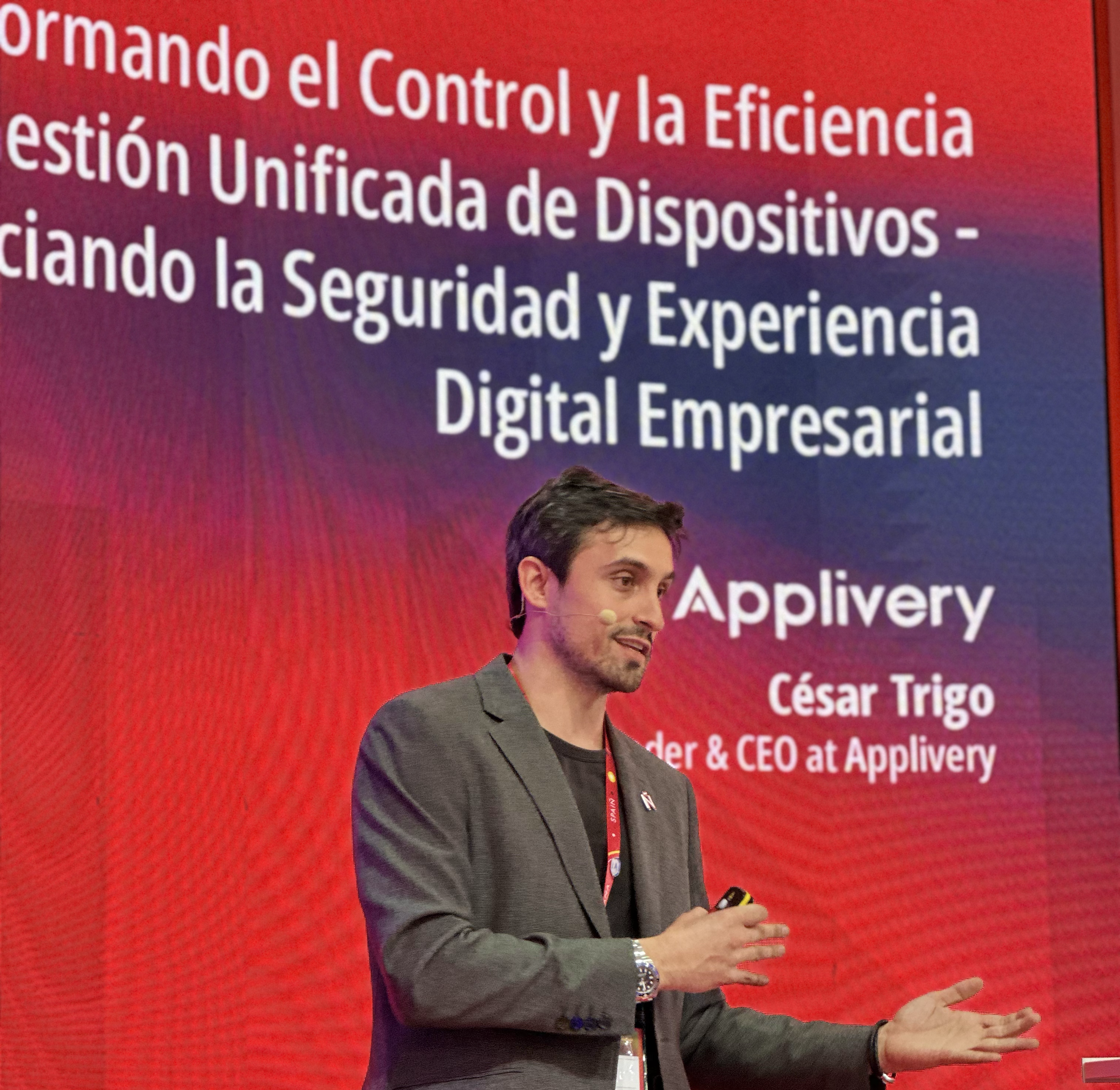 el CEO de Applivery, César Trigo, dió una conferencia en el MWC 2024 sobre la seguridad empresarial