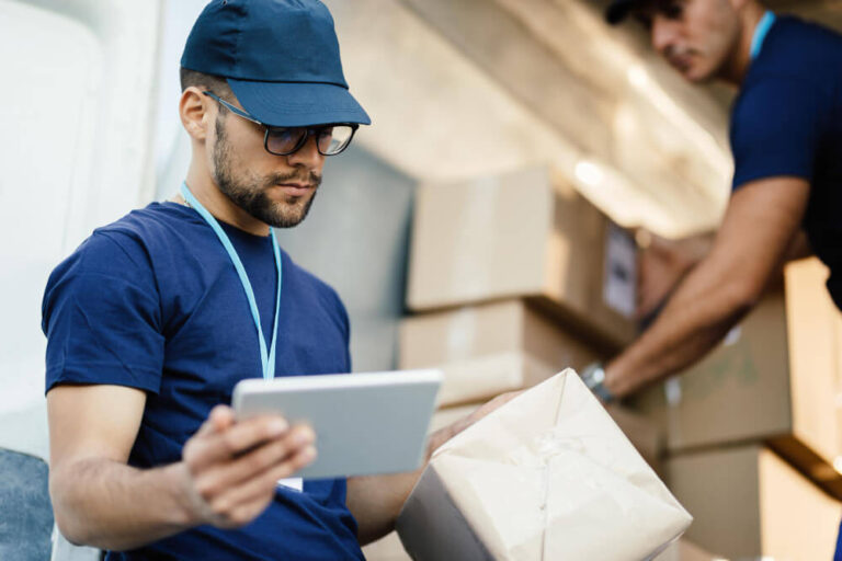 Logistics staff using Applivery MDM